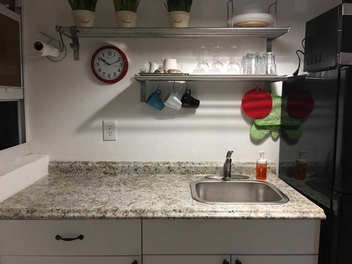 Private Studio Blocks From Coconut Grove Маямі Екстер'єр фото