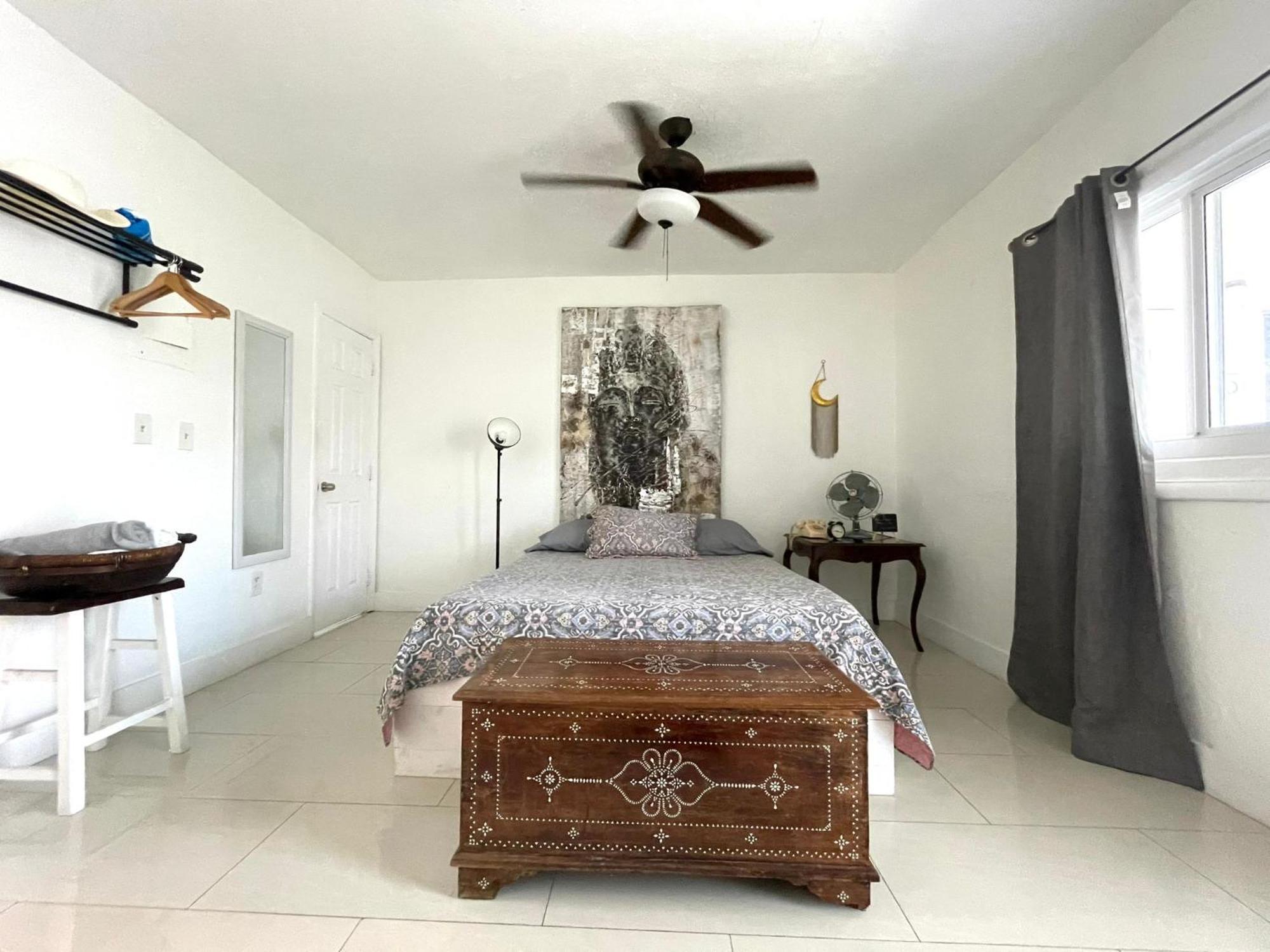 Private Studio Blocks From Coconut Grove Маямі Екстер'єр фото